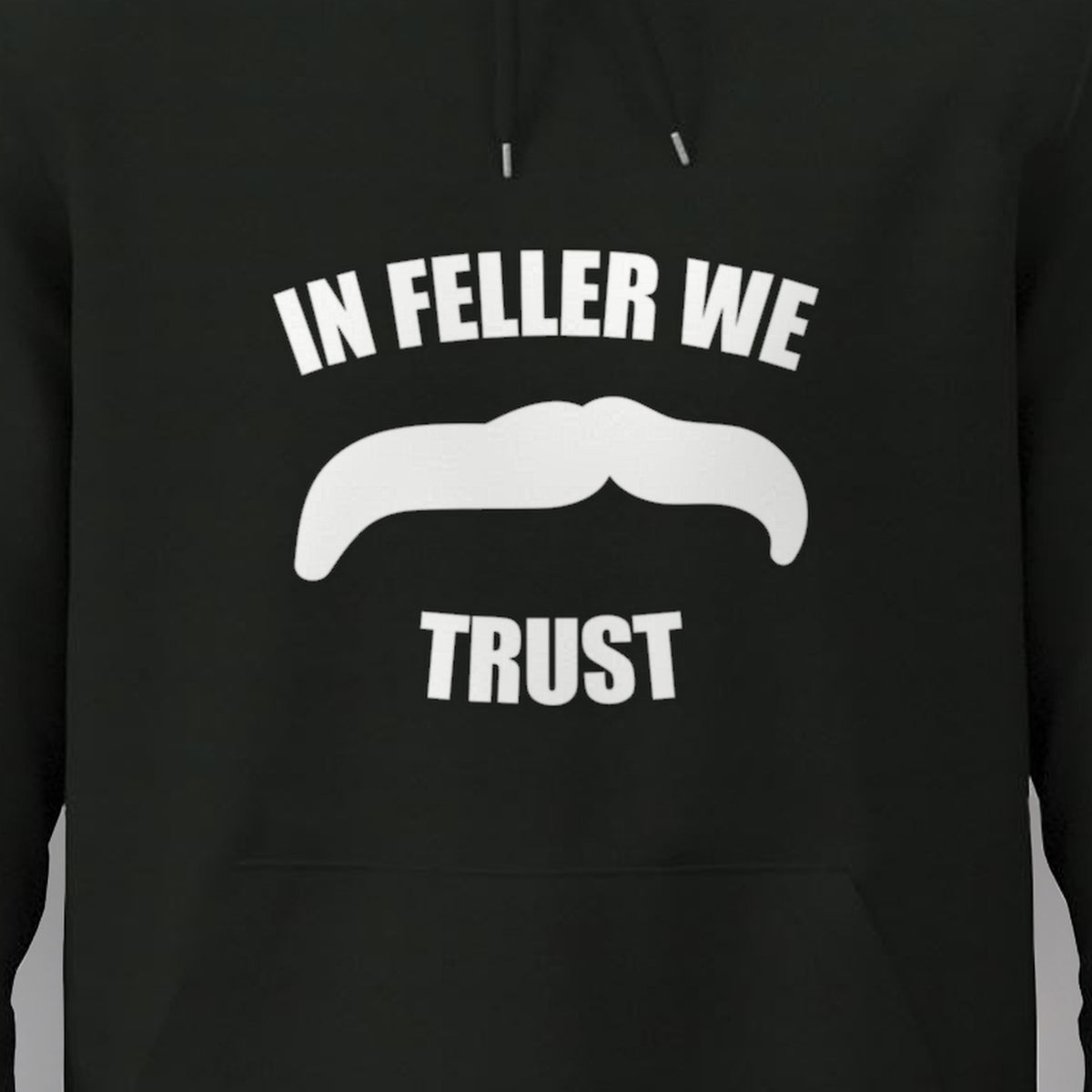 Manuel Feller In Feller We Trust Hoodie in Schwarz mit weißem „In Feller we trust“ Schnurrbart-Motiv – Nahaufnahme des Drucks